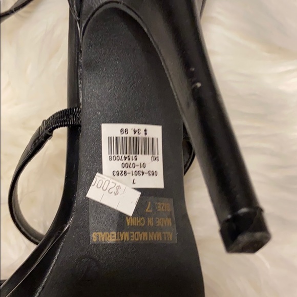 Black heels - Picture 2 of 3